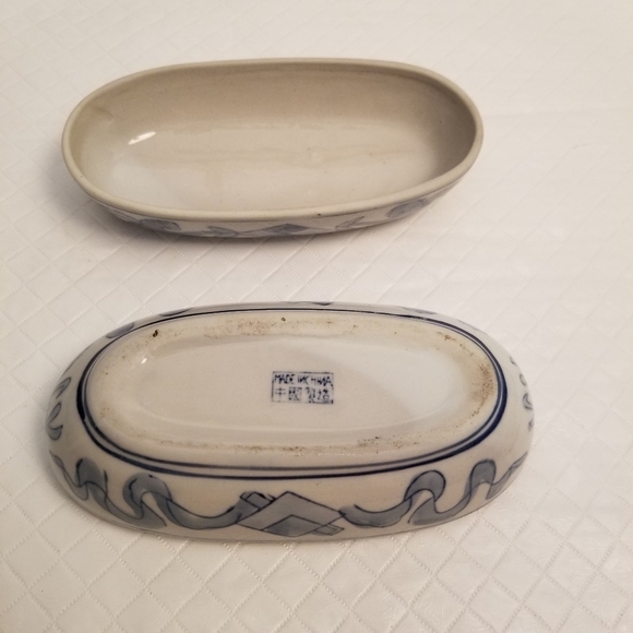 Vintage Blue and White Ceramic Trinket Box - Picture 5 of 5
